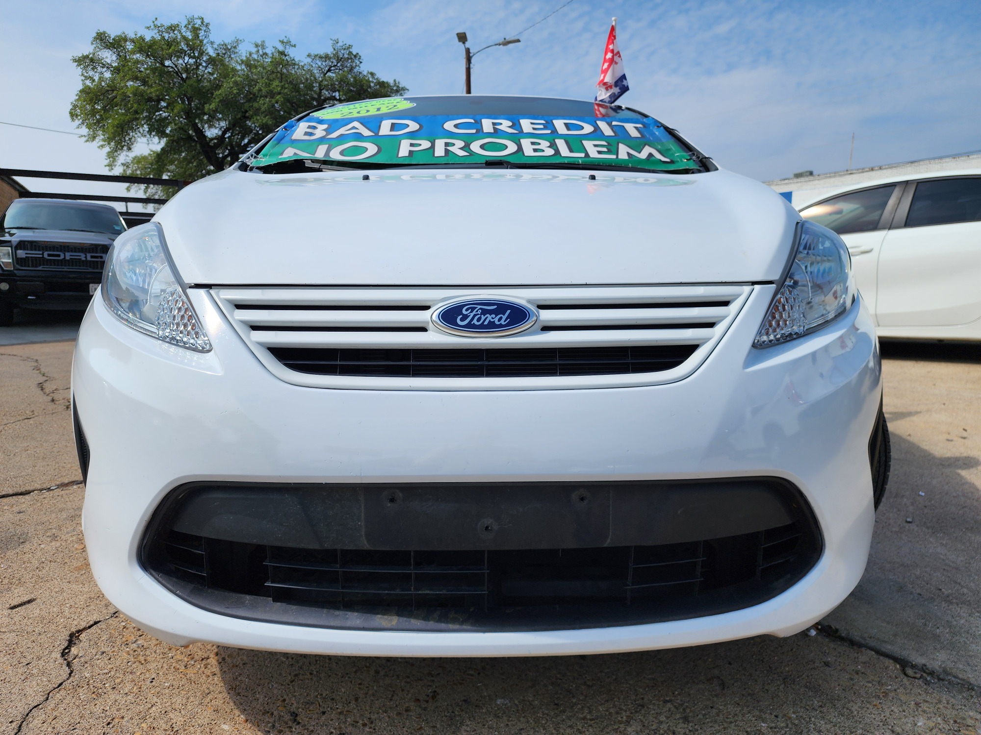 2012 WHITE Ford Fiesta S (3FADP4AJ0CM) , AUTO transmission, located at 2660 S.Garland Avenue, Garland, TX, 75041, (469) 298-3118, 32.885387, -96.656776 - Photo #9